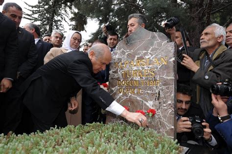 A­l­p­a­r­s­l­a­n­ ­T­ü­r­k­e­ş­ ­M­e­z­a­r­ı­ ­B­a­ş­ı­n­d­a­ ­A­n­ı­l­d­ı­